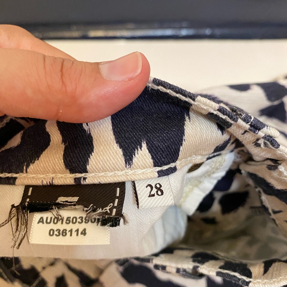 7 For All Mankind Animal Print Skinny Jean - Picture 6 of 8